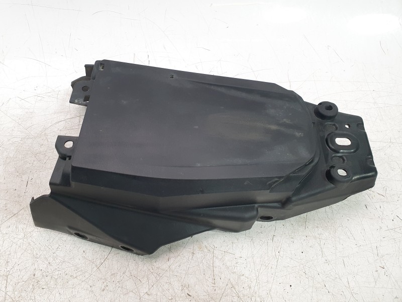 Recambio de moldura para ktm 125 duke referencia OEM IAM JP181002  