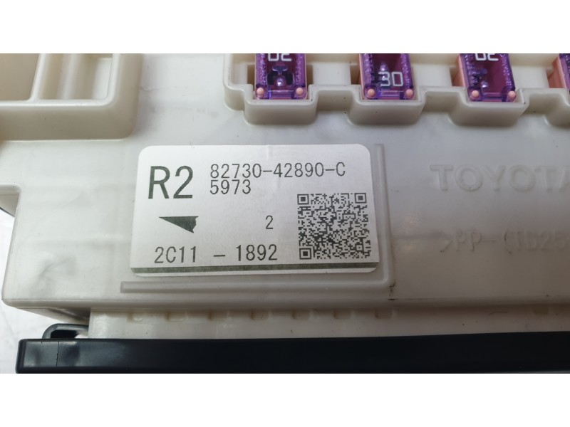 Recambio de caja reles / fusibles para toyota rav 4 v (_a5_, _h5_) 2.5 hybrid (axah52) referencia OEM IAM 8273042890C  
