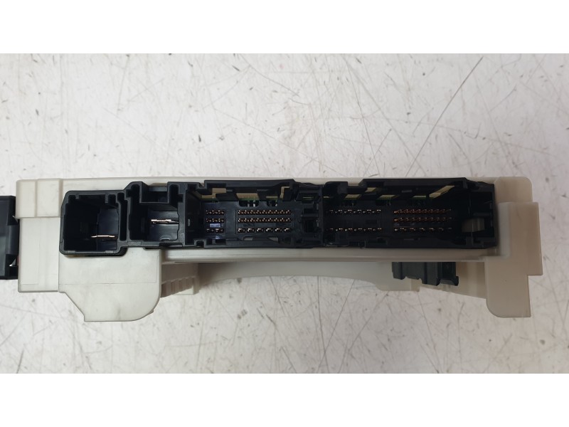 Recambio de caja reles / fusibles para toyota rav 4 v (_a5_, _h5_) 2.5 hybrid (axah52) referencia OEM IAM 8273042890C  