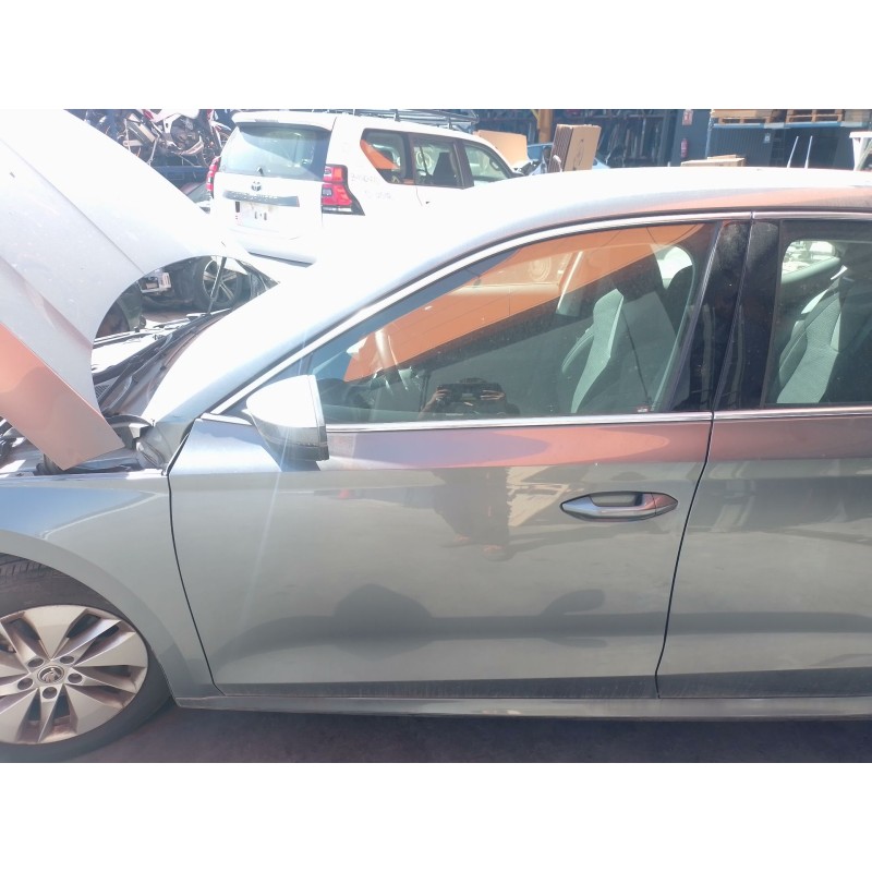 Recambio de puerta delantera izquierda para skoda octavia iv (nx3, nn3, pv3) 2.0 tdi referencia OEM IAM   