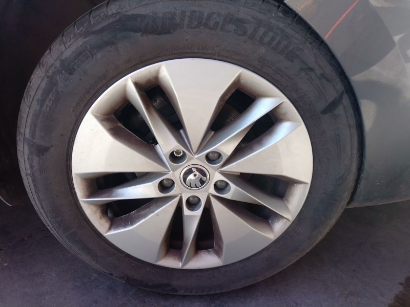 Recambio de llanta para skoda octavia iv (nx3, nn3, pv3) 2.0 tdi referencia OEM IAM   