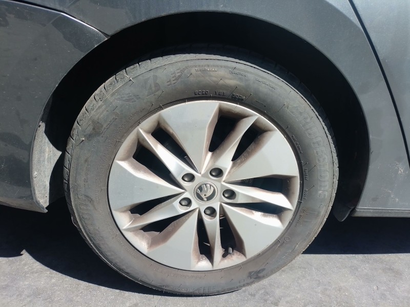 Recambio de llanta para skoda octavia iv (nx3, nn3, pv3) 2.0 tdi referencia OEM IAM   