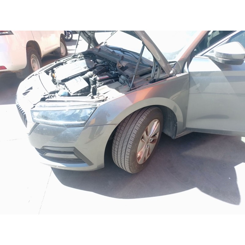 Recambio de brazo suspension inferior delantero izquierdo para skoda octavia iv (nx3, nn3, pv3) 2.0 tdi referencia OEM IAM   