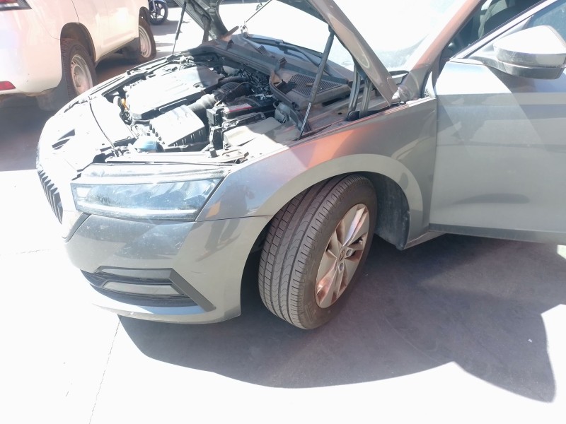 Recambio de brazo suspension inferior delantero izquierdo para skoda octavia iv (nx3, nn3, pv3) 2.0 tdi referencia OEM IAM   