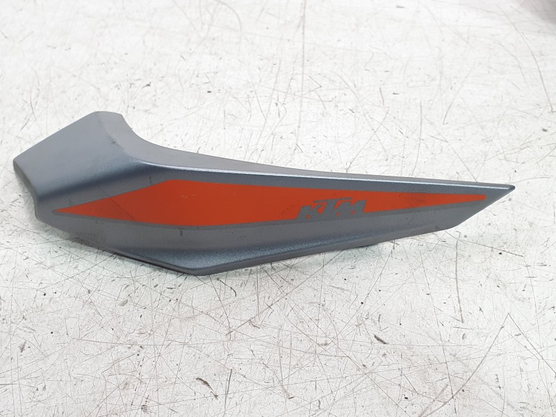 Recambio de moldura para ktm 125 duke referencia OEM IAM 93008001000EB  