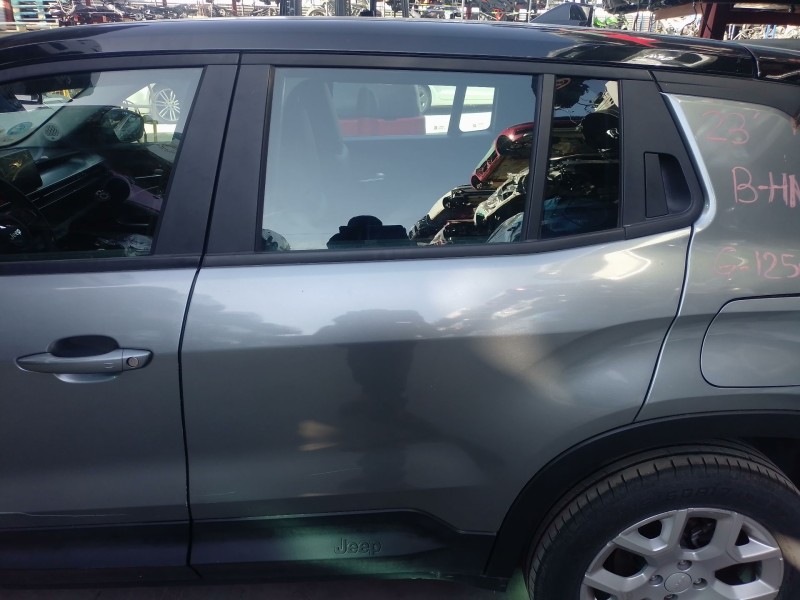 Recambio de puerta trasera izquierda para jeep avenger referencia OEM IAM   