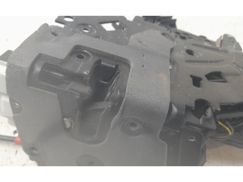 Recambio de cerradura puerta delantera izquierda para land rover discovery sport (l550) 2.0 d 4x4 referencia OEM IAM FK72203A29A