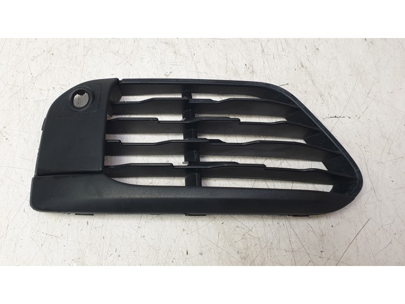 Recambio de rejilla paragolpes delantero para bmw x1 (f48) sdrive 18 d referencia OEM IAM 51117354777  