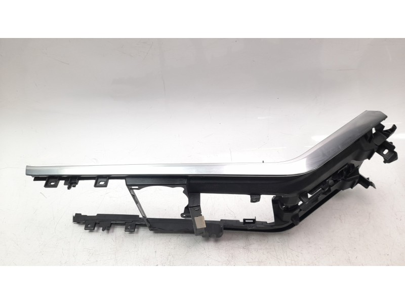 Recambio de moldura para land rover range rover evoque referencia OEM IAM M8D2045B44B  