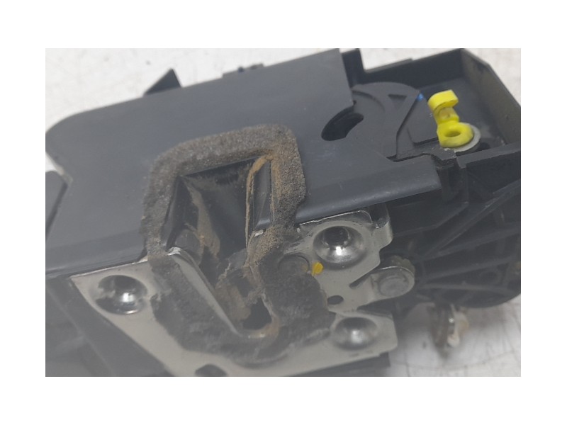 Recambio de cerradura puerta delantera izquierda para dacia duster iii eco-g 100 essential referencia OEM IAM 805036321R  