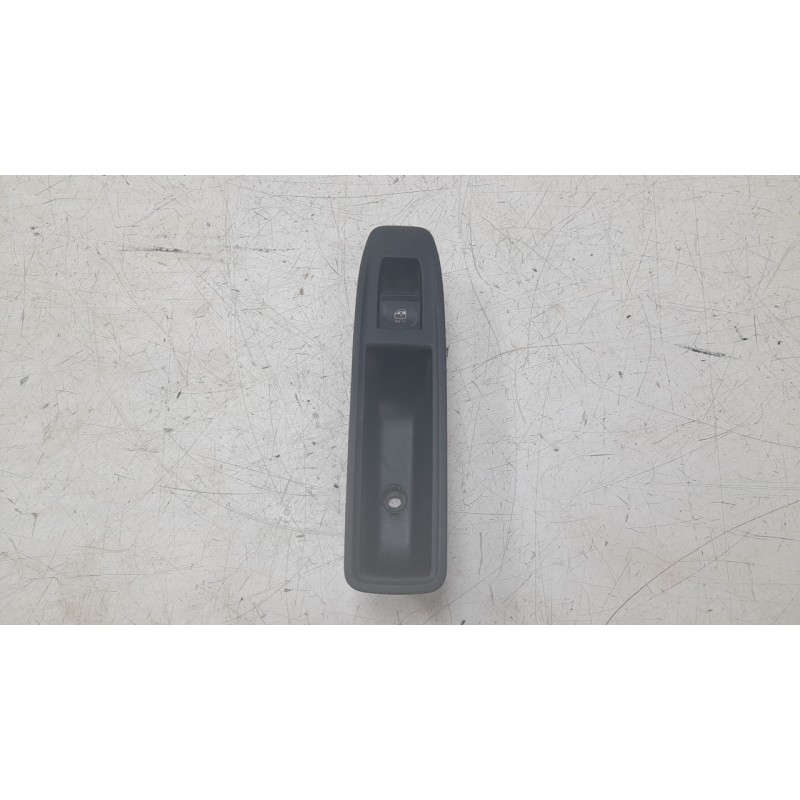 Recambio de mando elevalunas trasero izquierdo para dacia duster iii eco-g 100 essential referencia OEM IAM 254218388R  