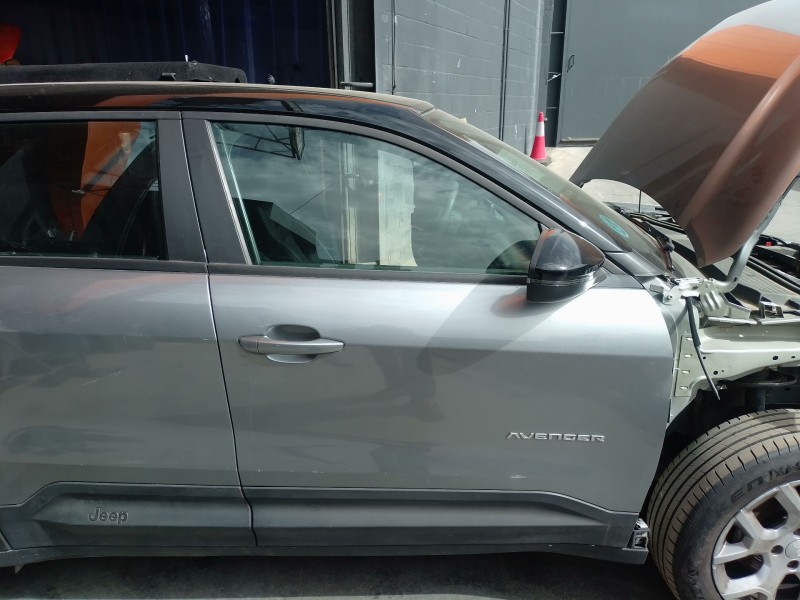 Recambio de puerta delantera derecha para jeep avenger referencia OEM IAM   