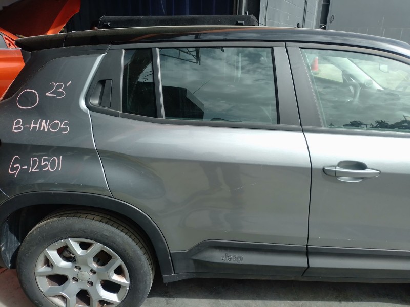 Recambio de puerta trasera derecha para jeep avenger referencia OEM IAM   