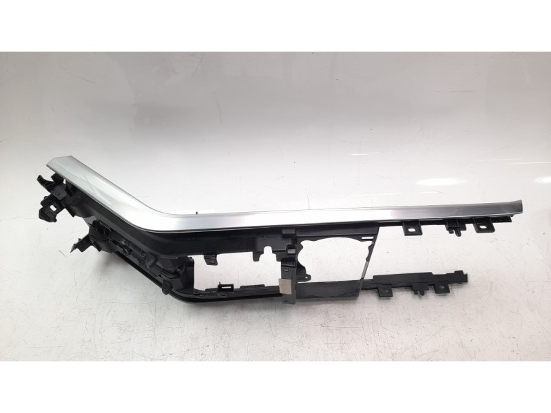 Recambio de moldura para land rover range rover evoque referencia OEM IAM M8D2045B44B  