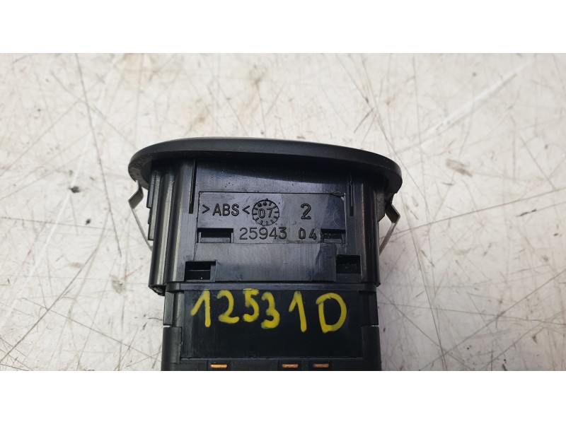 Recambio de mando elevalunas trasero derecho para peugeot 1007 (km_) 1.4 hdi referencia OEM IAM 2594304  
