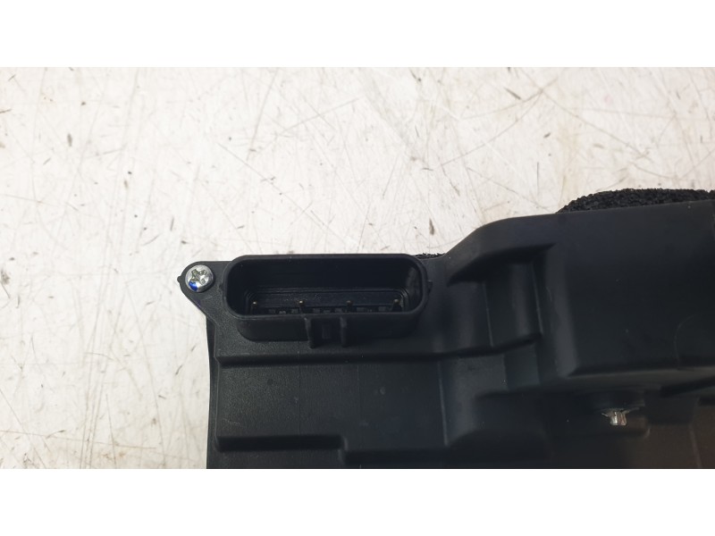 Recambio de cerradura puerta trasera derecha para omoda omoda 5 hev referencia OEM IAM 554001268AA  