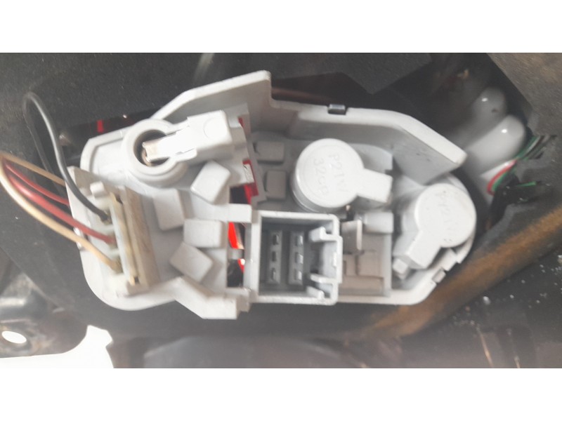 Recambio de piloto trasero derecho para volvo v60 i (155) d3 / d4 referencia OEM IAM 31214964  LLH451/6071014