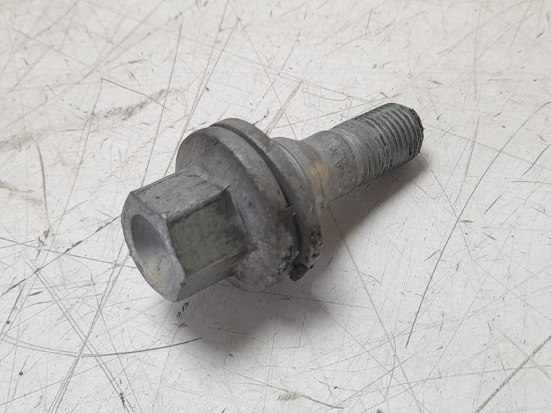 Recambio de juego tornillos de rueda para ds ds 3 / ds 3 crossback (ur_, uc_, uj_) 1.5 bluehdi 100 referencia OEM IAM TORNILLOS 
