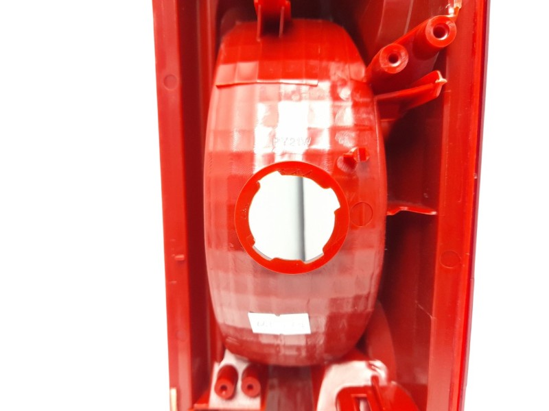 Recambio de piloto trasero izquierdo para renault trafic caja cerrada (ab 4.01) referencia OEM IAM 8200415250  103F19830771