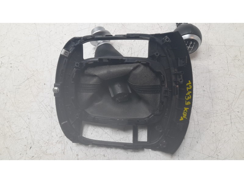 Recambio de pomo palanca cambio para hyundai kona 1.0 t-gdi referencia OEM IAM 84653BE100  
