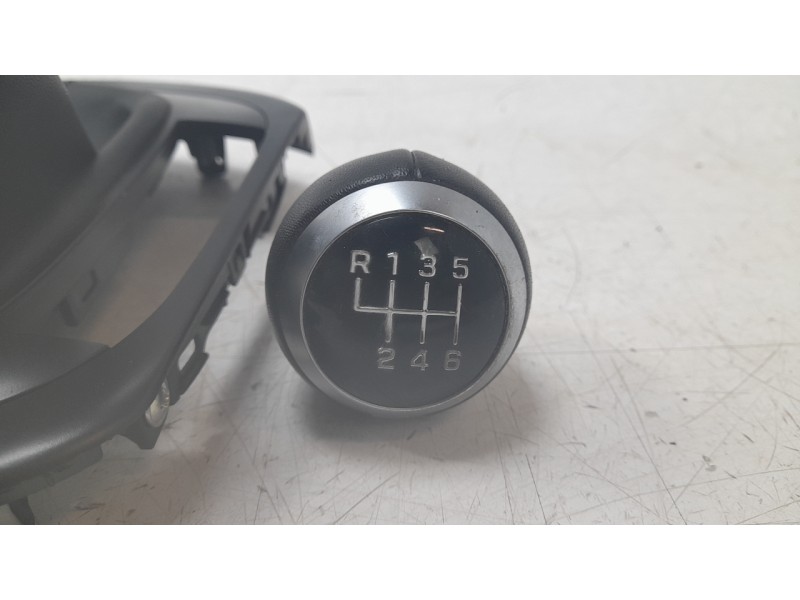 Recambio de pomo palanca cambio para hyundai kona 1.0 t-gdi referencia OEM IAM 84653BE100  