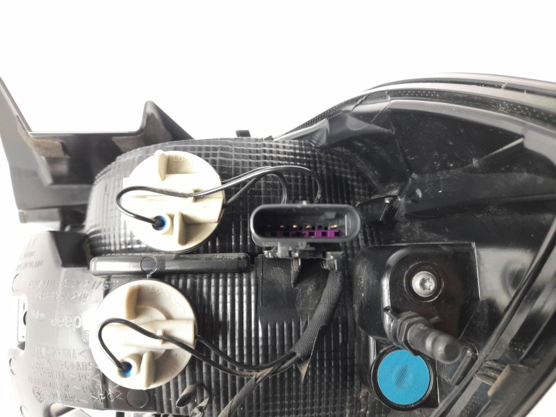 Recambio de piloto trasero izquierdo para jeep avenger referencia OEM IAM 52170737  