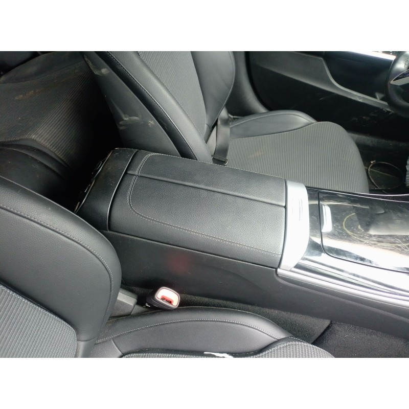 Recambio de apoyabrazos central para mercedes-benz clase c (w206) c 200 d (206.003) referencia OEM IAM   