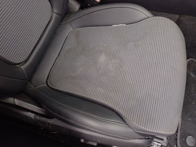 Recambio de juego asientos completo para mercedes-benz clase c (w206) c 200 d (206.003) referencia OEM IAM   