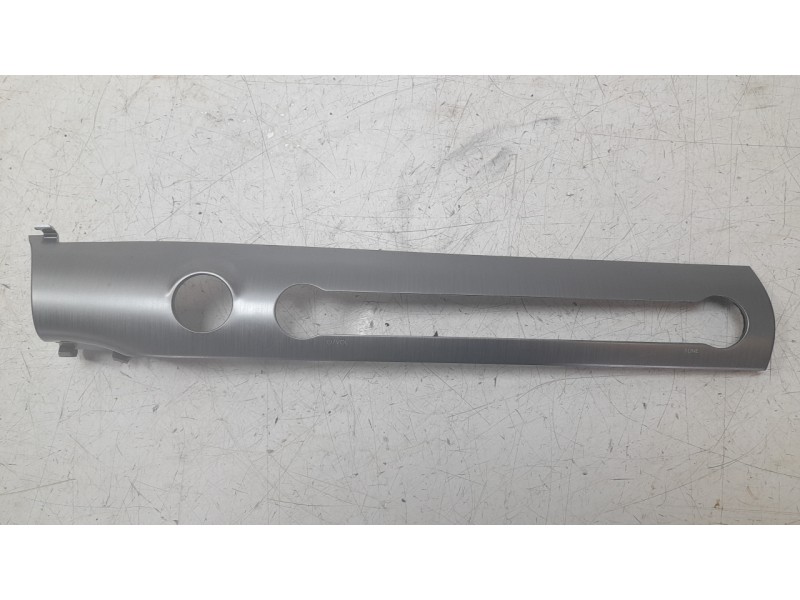 Recambio de moldura para hyundai kona 1.0 t-gdi referencia OEM IAM 84704BE010NH6  