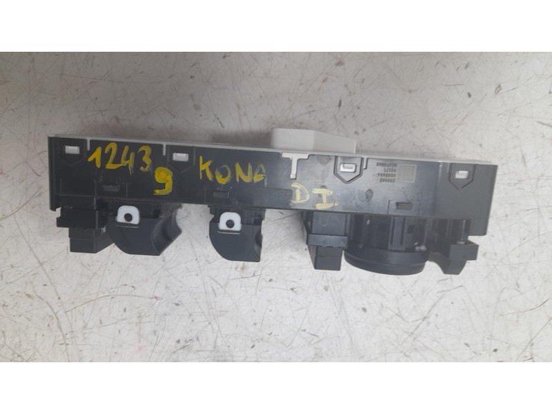 Recambio de mando elevalunas delantero izquierdo para hyundai kona 1.0 t-gdi referencia OEM IAM 93571BE670NNB  