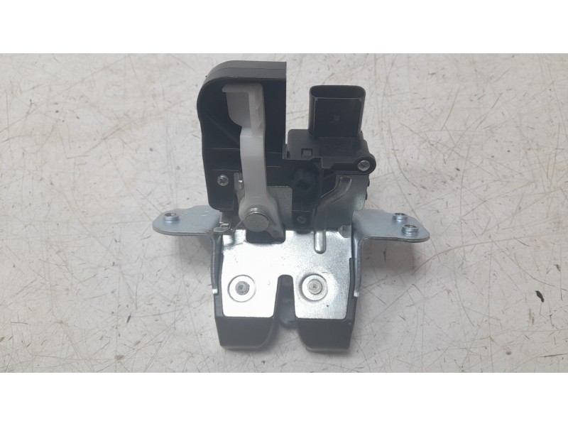 Recambio de cerradura maletero / porton para hyundai kona 1.0 t-gdi referencia OEM IAM 81800BE000  