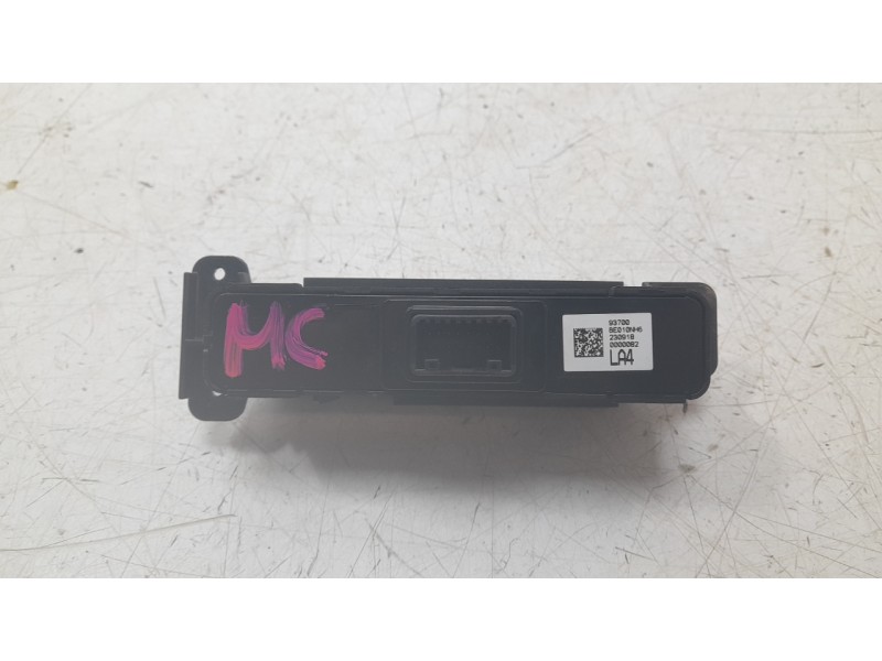 Recambio de mando multifuncion para hyundai kona 1.0 t-gdi referencia OEM IAM 93700BE010  