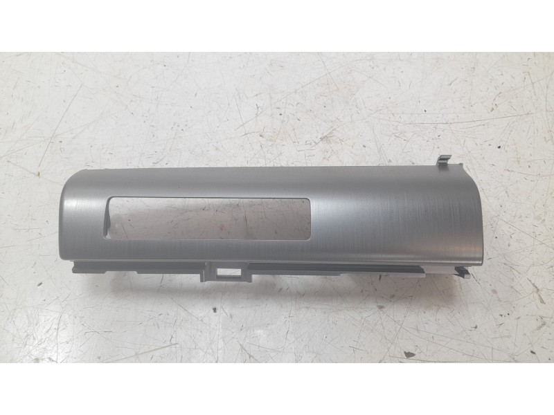 Recambio de moldura para hyundai kona 1.0 t-gdi referencia OEM IAM 299263453  