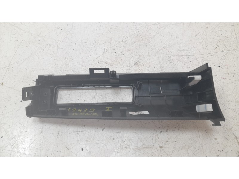 Recambio de moldura para hyundai kona 1.0 t-gdi referencia OEM IAM 299263453  