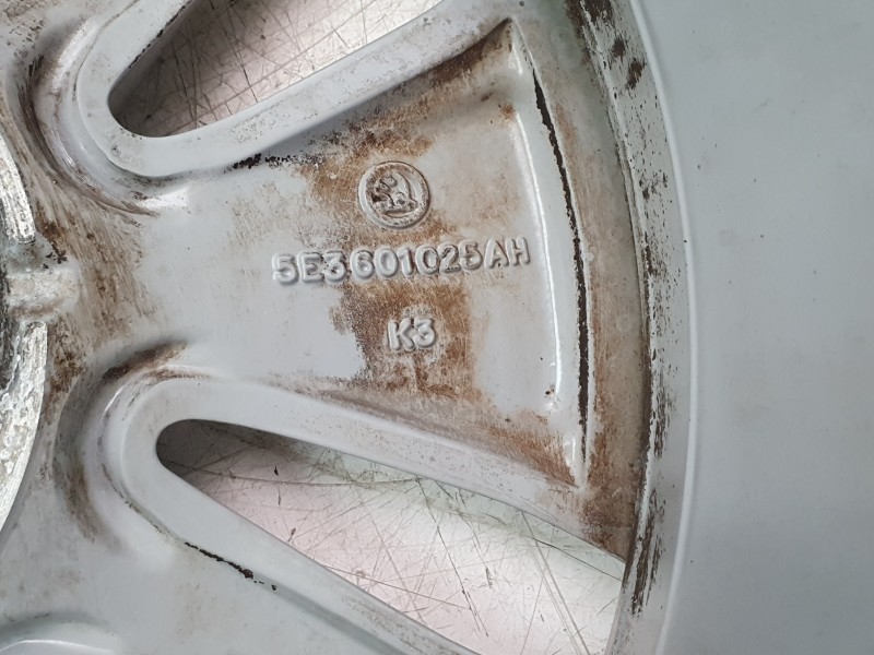Recambio de llanta para skoda octavia iv (nx3, nn3, pv3) 2.0 tdi referencia OEM IAM 5E3601025AH  