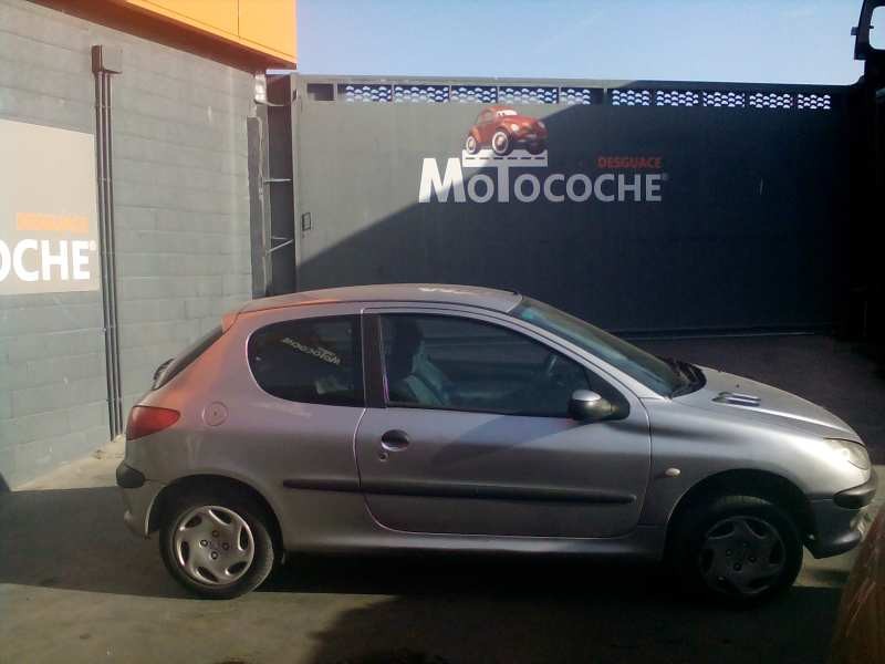 peugeot 206 berlina del año 2000