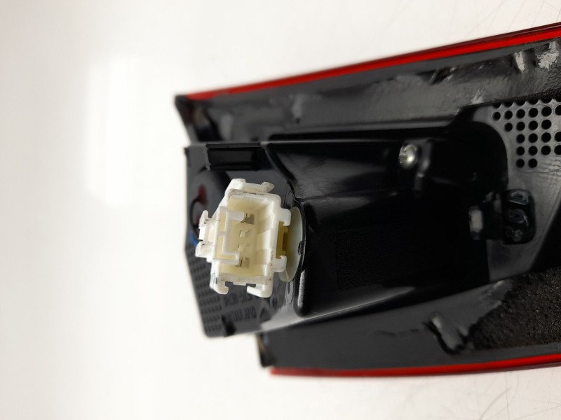 Recambio de piloto trasero derecho interior para mazda 2 hatchback (dl, dj) 1.5 skyactiv-g referencia OEM IAM D43N513F0  