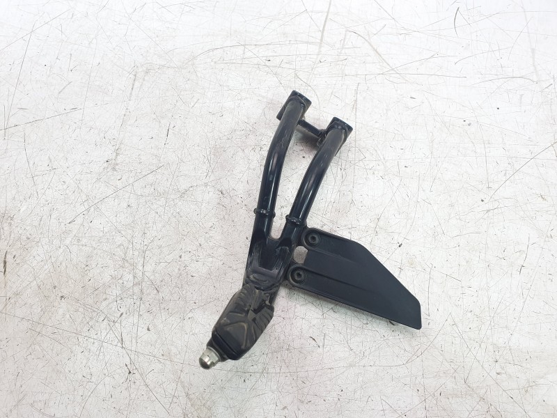 Recambio de estribo lateral para ktm 125 duke referencia OEM IAM 93003150033  