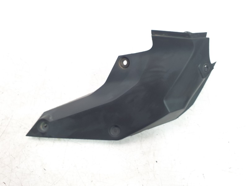 Recambio de moldura para ktm 125 duke referencia OEM IAM 93008056000  