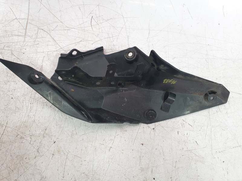 Recambio de moldura para ktm 125 duke referencia OEM IAM 93008056000  