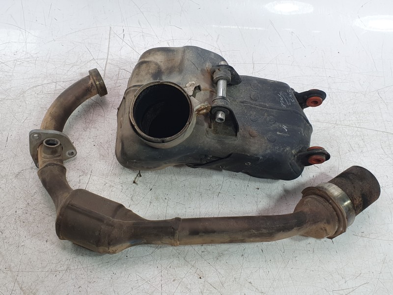 Recambio de colector escape para ktm 125 duke referencia OEM IAM 94305050000  