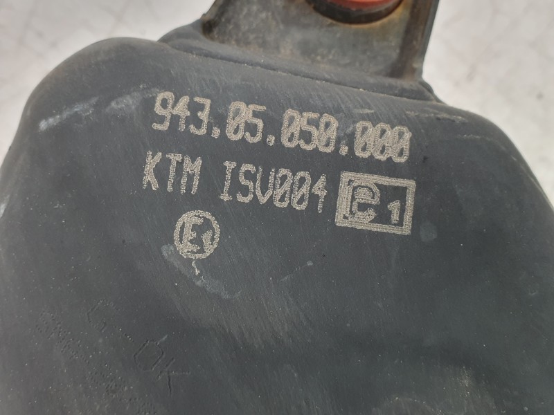 Recambio de colector escape para ktm 125 duke referencia OEM IAM 94305050000  