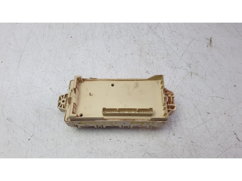 Recambio de caja reles / fusibles para mitsubishi montero iii (v7_w, v6_w) 3.2 di-d (v68w, v78w) referencia OEM IAM MR301971  