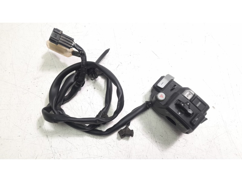 Recambio de piña luces izquierda para honda x-adv referencia OEM IAM 35200MKTD01  