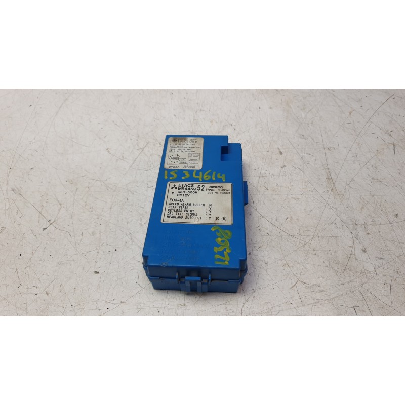 Recambio de caja reles / fusibles para mitsubishi montero iii (v7_w, v6_w) 3.2 di-d (v68w, v78w) referencia OEM IAM MR445952  