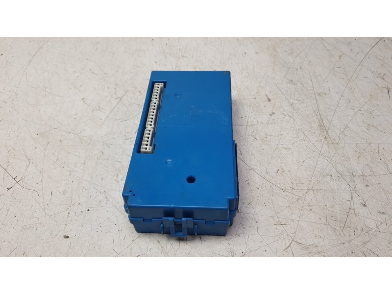 Recambio de caja reles / fusibles para mitsubishi montero iii (v7_w, v6_w) 3.2 di-d (v68w, v78w) referencia OEM IAM MR445952  