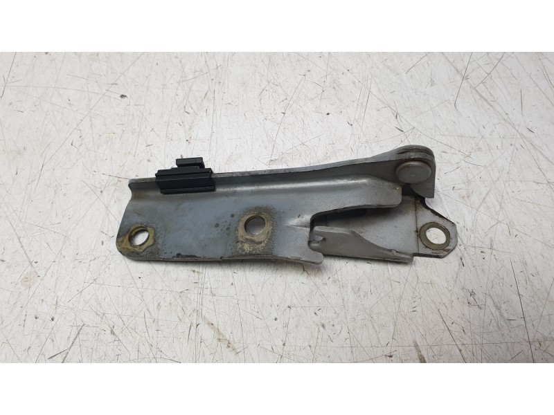 Recambio de bisagra capo derecha para mitsubishi montero iii (v7_w, v6_w) 3.2 di-d (v68w, v78w) referencia OEM IAM MR556798  