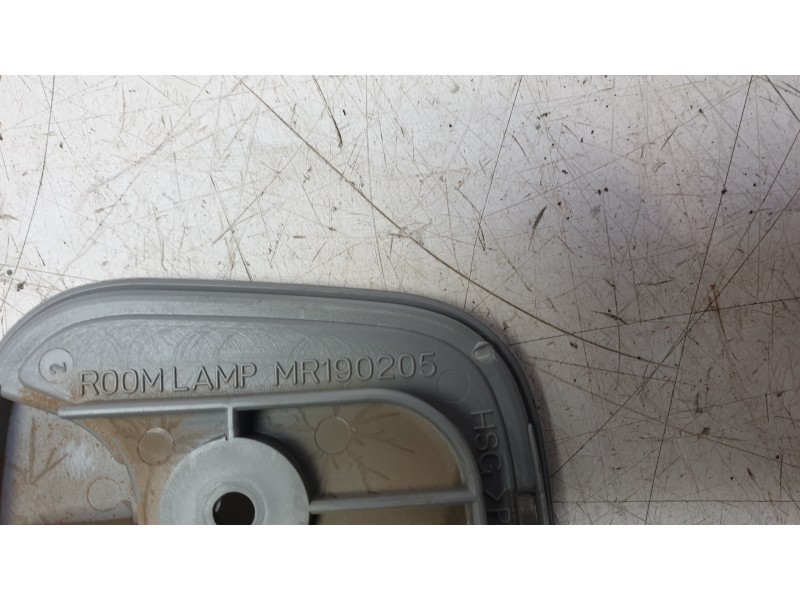 Recambio de luz interior para mitsubishi montero iii (v7_w, v6_w) 3.2 di-d (v68w, v78w) referencia OEM IAM MR190205  
