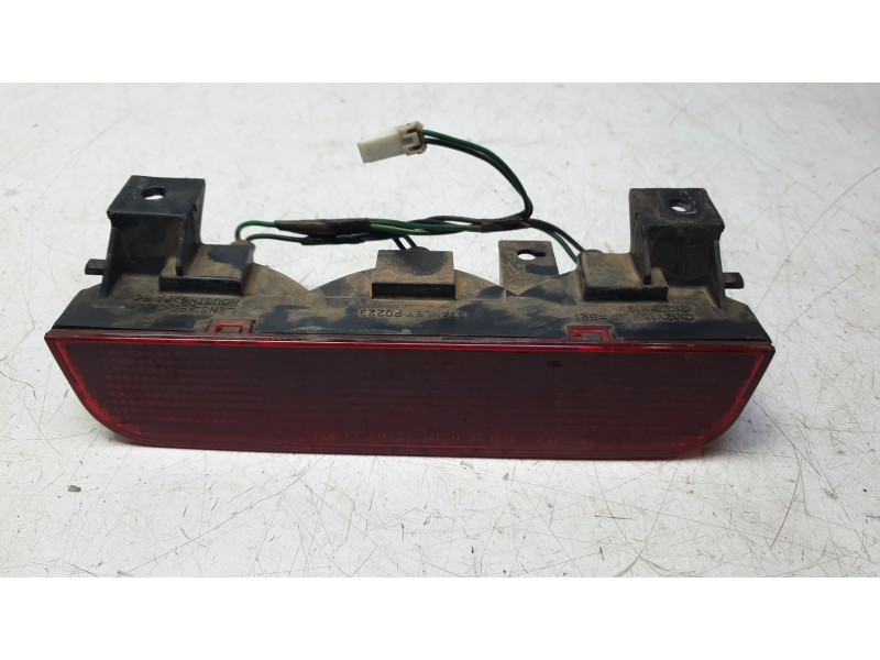 Recambio de piloto trasero central para mitsubishi montero iii (v7_w, v6_w) 3.2 di-d (v68w, v78w) referencia OEM IAM P0223S  