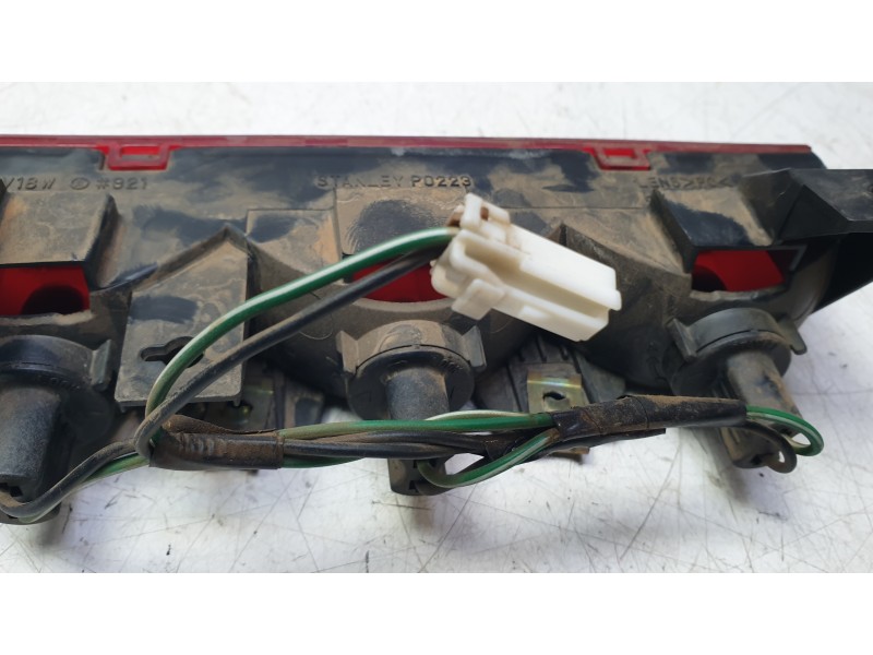 Recambio de piloto trasero central para mitsubishi montero iii (v7_w, v6_w) 3.2 di-d (v68w, v78w) referencia OEM IAM P0223S  